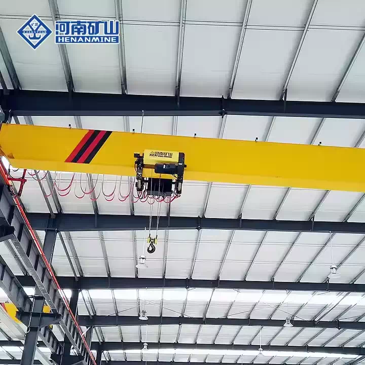 Low headroom hoist